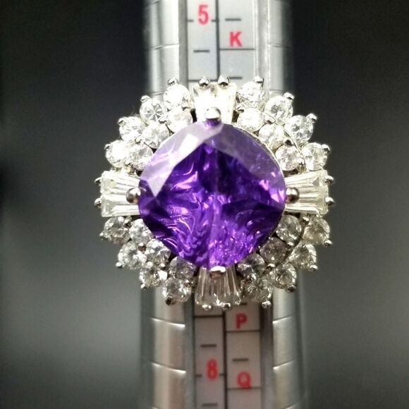 Stunning amythest crystal ice ring size 7. R116 - Picture 1 of 3